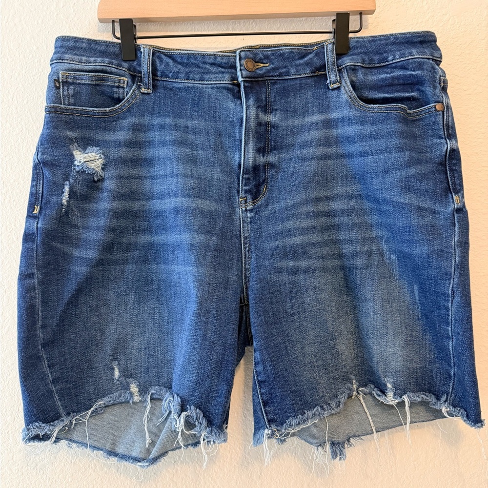 Judy Blue High Rise Distressed Cutoff Denim Shorts 3X Stretch - Picture 2 of 7